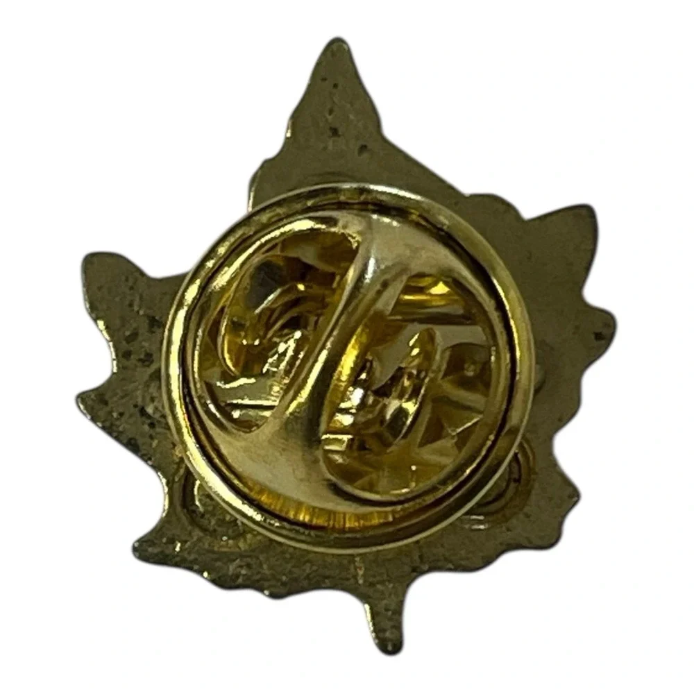 Mack Trucks Bulldog Maple Leaf‎ Canada Gold Tone Pinback Lapel Hat Pin